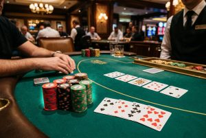 آموزش بازی پوکر اوماها (Omaha Poker) - قوانین ۴ کارت و میزهای پات لیمیت