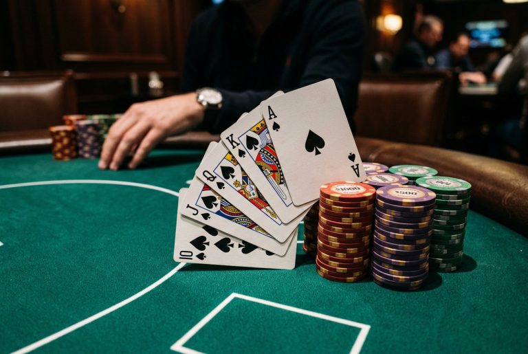 رتبهبندی دستهای پوکر (Poker Hand Rankings) - از رویال فلاش تا هایکارت در میزهای کازینویی
